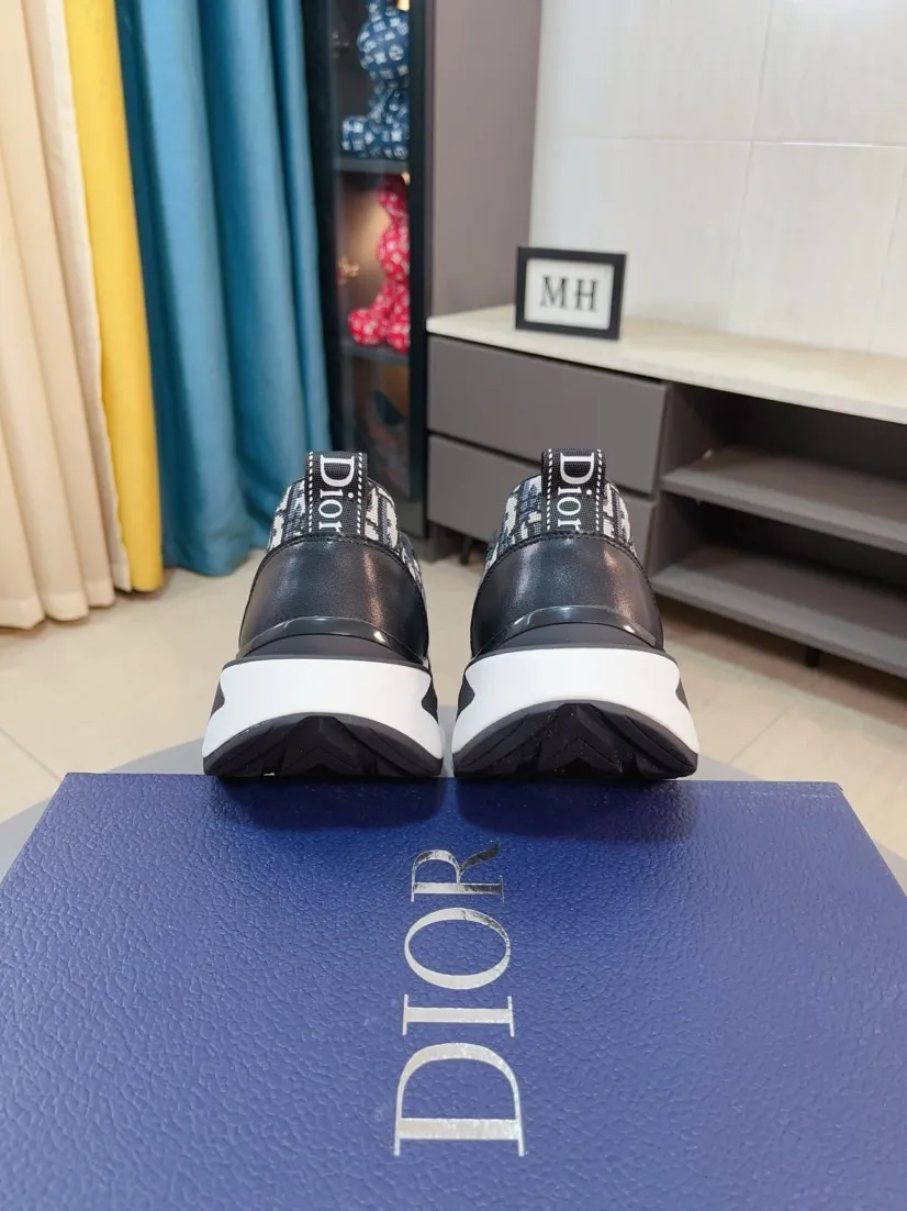 Men's men's shoes 💰458🌹🌹【Dior】Best-selling official website world premiere🔝High-end men's shoes brand official website latest series: The upper is made of imported cowhide with specially designed fabrics➕Mesh breathable lining. Make walking more convenient and comfortable! Compared with the official quality, Midea’s 1:1 replica. Create a fashionable personality to set off your uniqueness! A must-have for trendy men! Classic style. Men's sizes: 38-44.